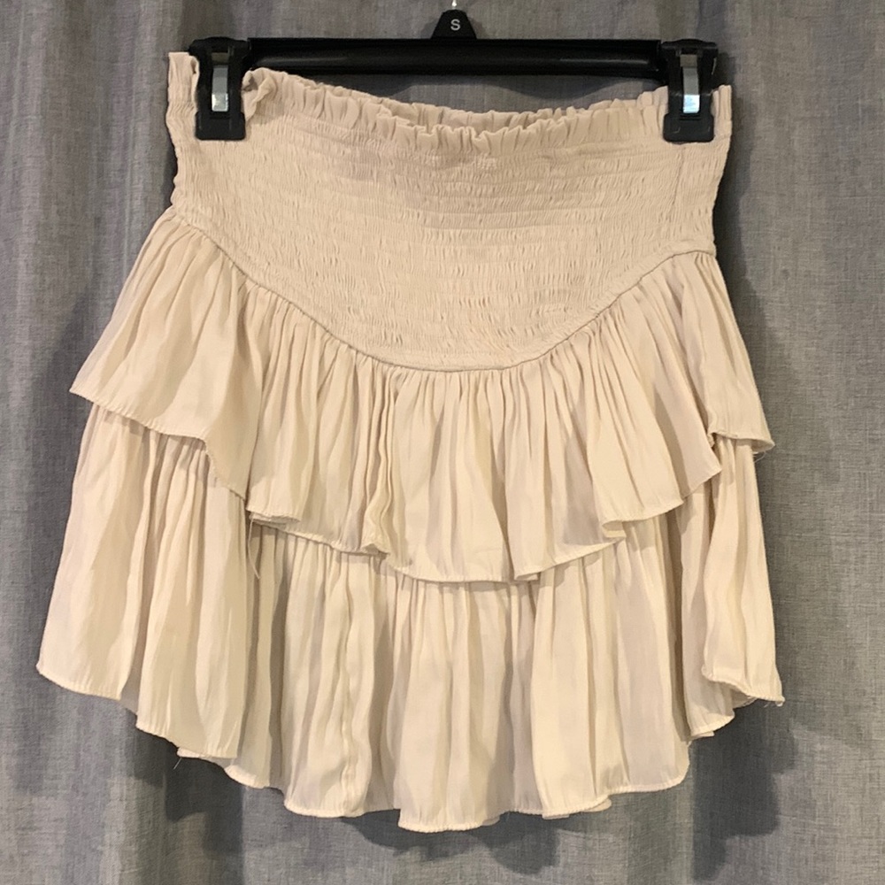 Beige ruffled skirt with elastic top